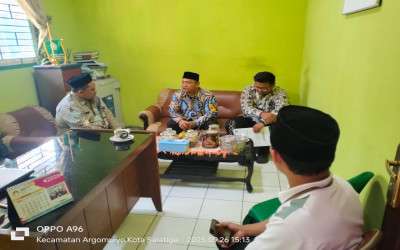 Dirjen Bimas Islam Lakukan Monitoring Program Kampung Moderasi Beragama di KUA Argomulyo Salatiga